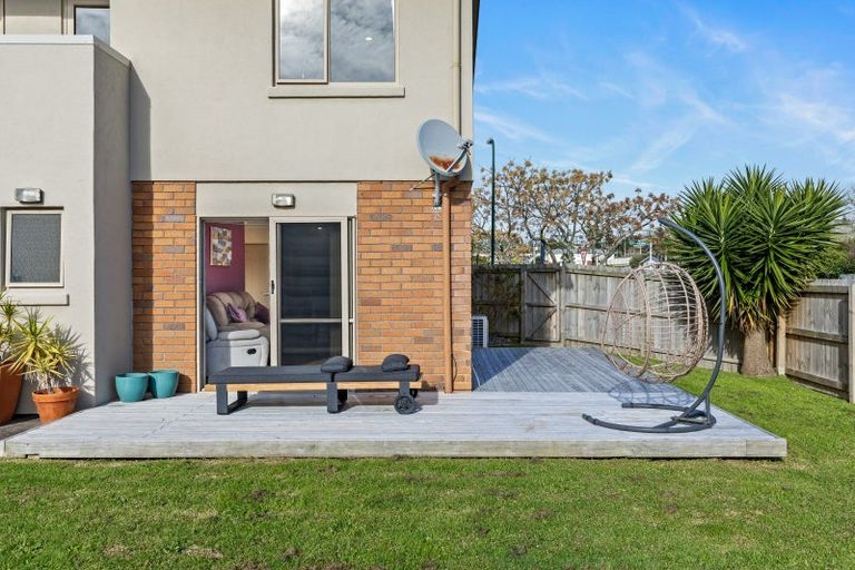 Photo of property in 2 Elwarth Way, Ranui, Auckland, 0612