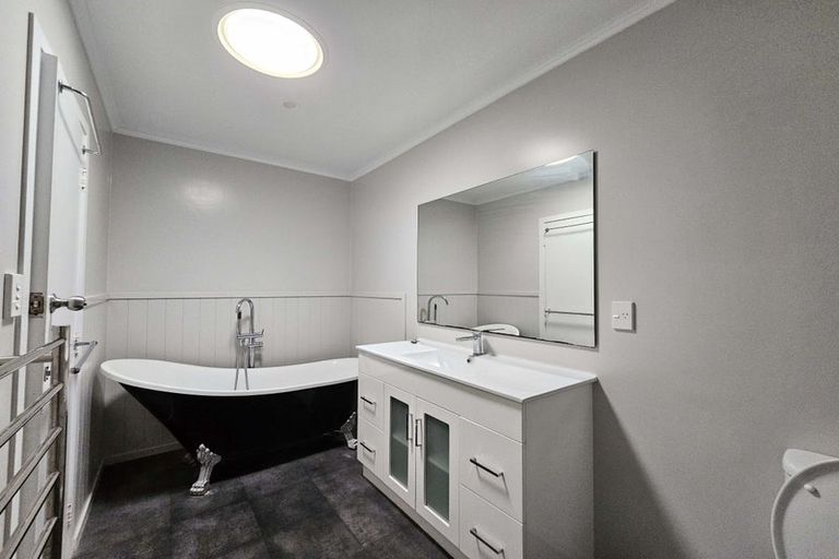 Photo of property in 11 Salas Place, Papakura, 2110