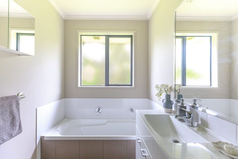 Photo of property in 112 Saint James Drive, Huntington, Hamilton, 3210