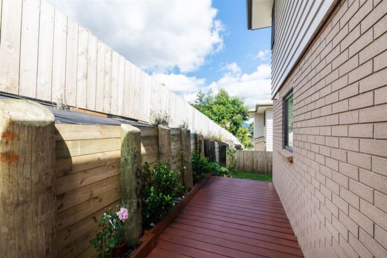 Photo of property in 24 Denver Avenue, Sunnyvale, Auckland, 0612