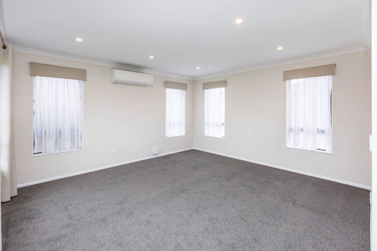 Photo of property in 6c Savage Crescent, Upper Hutt Central, Upper Hutt, 5018