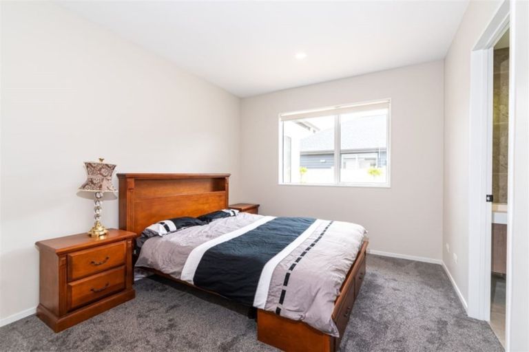 Photo of property in 10 Walter Ruddock Avenue, Kumeu, 0810