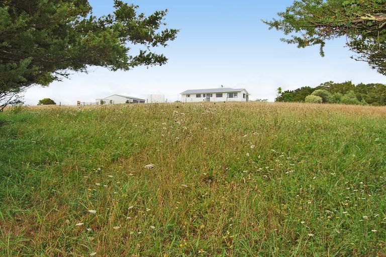 Photo of property in 255 Gibbons Road, Kaiwaka, 0573