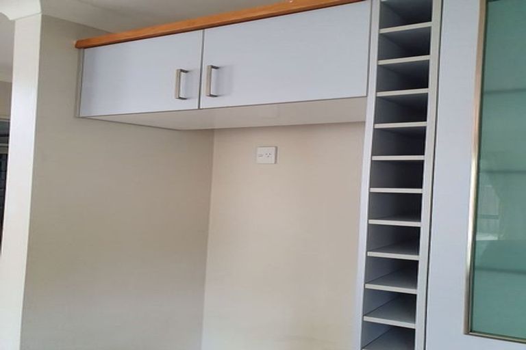 Photo of property in 52b Royal View Road, Te Atatu South, Auckland, 0610