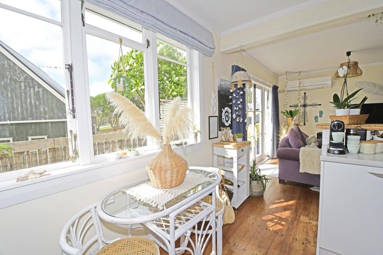 Photo of property in 23 Cumberland Street, Leigh, 0985