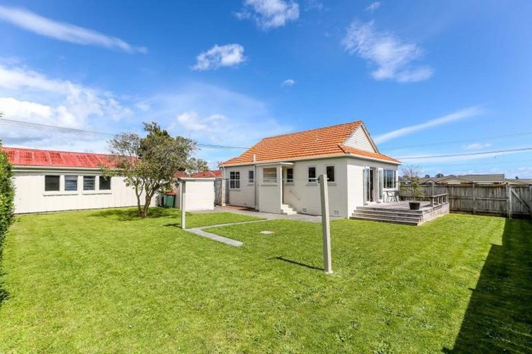 Photo of property in 141 Tukapa Street, Westown, New Plymouth, 4310