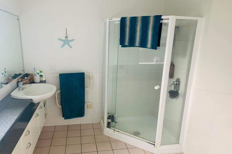 Photo of property in 1/464 Beach Road, Murrays Bay, Auckland, 0630