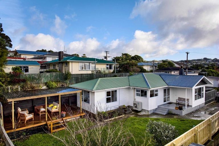 Photo of property in 3 Catherine Crescent, Paparangi, Wellington, 6037