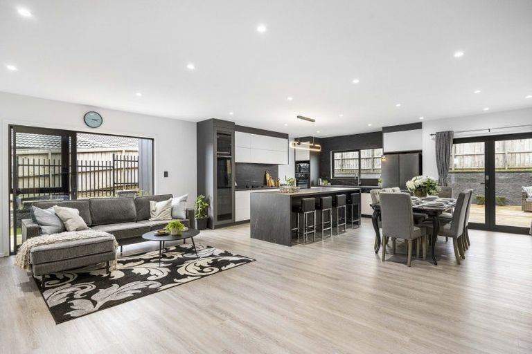 Photo of property in 32 Tahuna Minhinnick Drive, Glenbrook, Waiuku, 2681