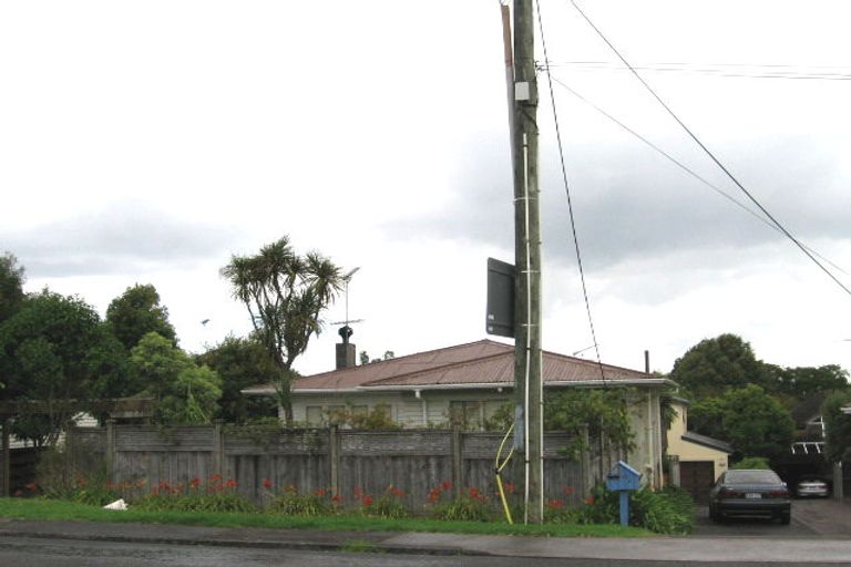 Photo of property in 2/95 Sylvan Avenue, Northcote, Auckland, 0627