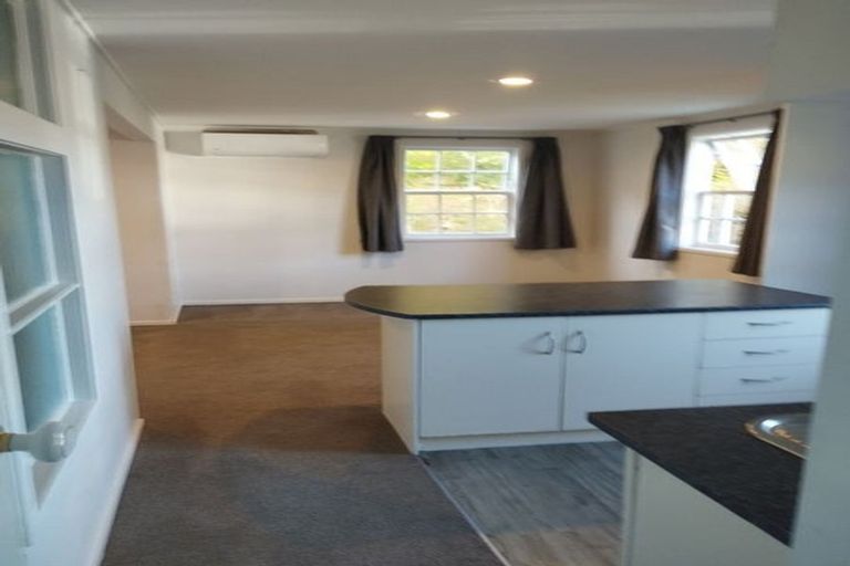 Photo of property in 24 Thurleigh Grove, Karori, Wellington, 6012