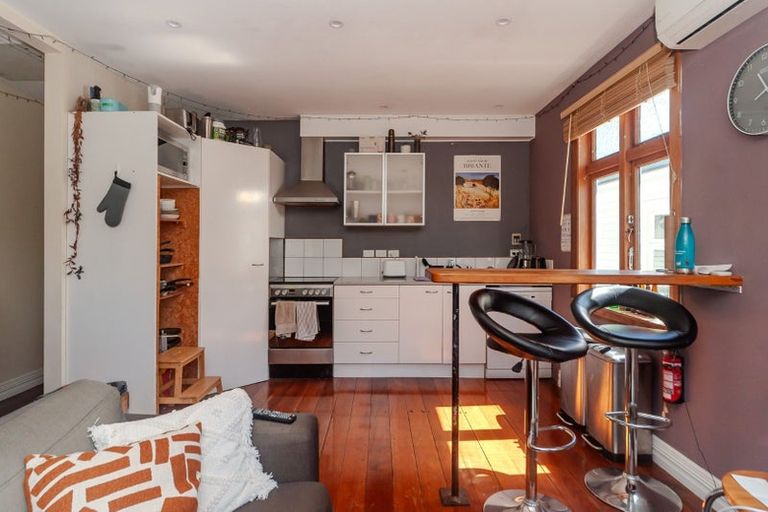 Photo of property in 9 Rolleston Street, Mount Cook, Wellington, 6021