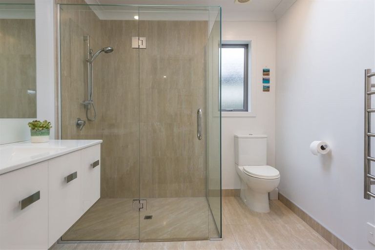 Photo of property in 40 Pentonville Close, Westmorland, Christchurch, 8025