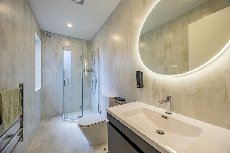 Photo of property in 16 Cara Avenue, Kumeu, 0810