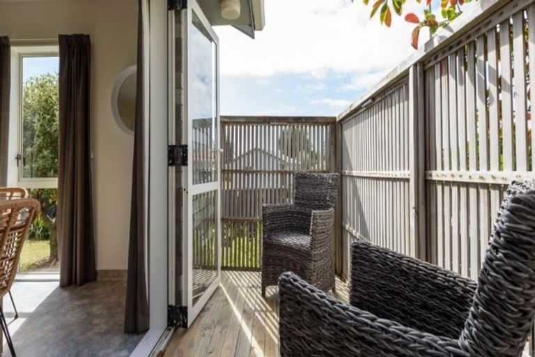 Photo of property in 32 Rutherford Drive, Waikanae Beach, Waikanae, 5036