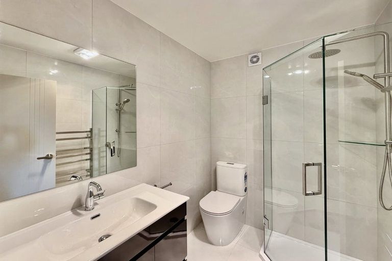 Photo of property in 9a Darren Crescent, Half Moon Bay, Auckland, 2012