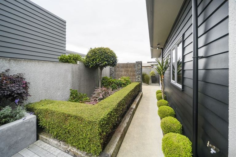 Photo of property in 25 Rosalie Terrace, Kelvin Grove, Palmerston North, 4414