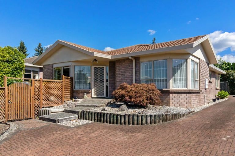 Photo of property in 74 Tawavale Street, Pukehangi, Rotorua, 3015
