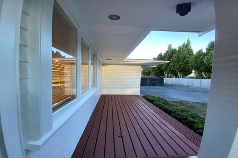 Photo of property in 5 Crockett Lane, Henderson, Auckland, 0610