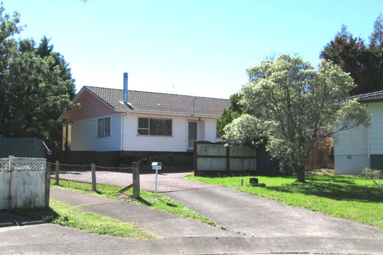 Photo of property in 10 Woodman Place, West Harbour, Auckland, 0618