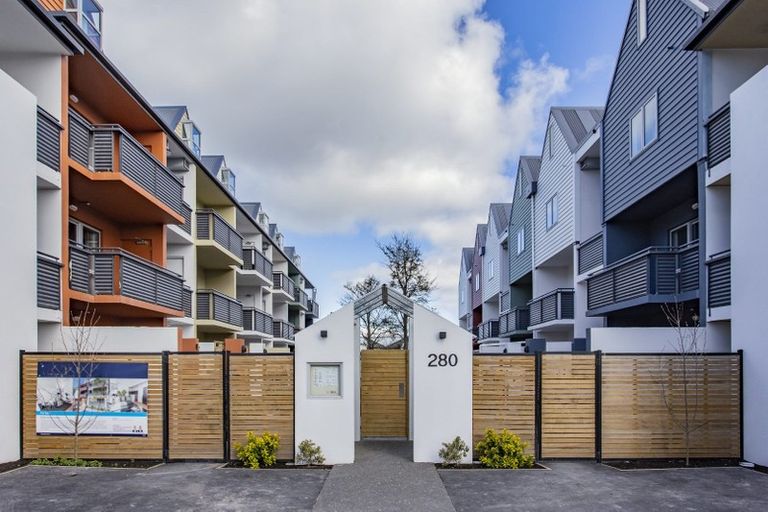 Photo of property in Amuri Park Apartments, 27/280 Bealey Avenue, Christchurch Central, Christchurch, 8013