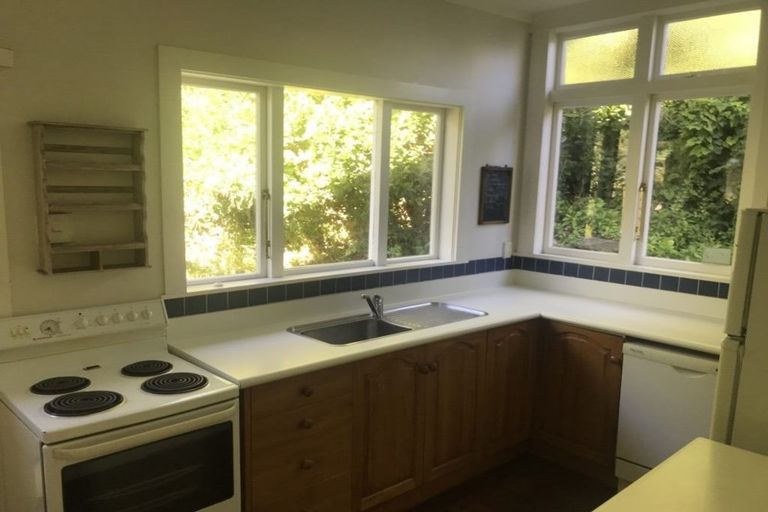 Photo of property in 15 Palliser Road, Roseneath, Wellington, 6011