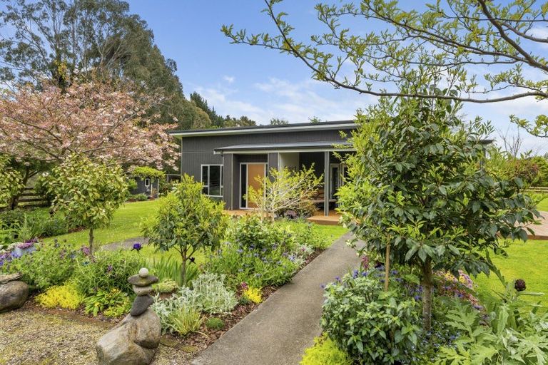 Photo of property in 646 No 2 Line, Fordell, 4572