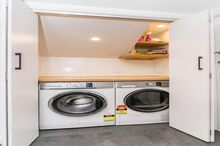 Photo of property in 16 Wycolla Avenue, Saint Clair, Dunedin, 9012