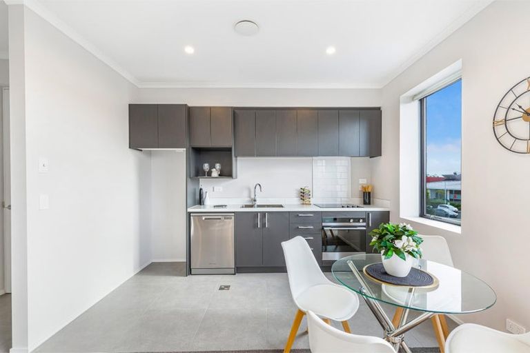 Photo of property in 6/7 Uku Lane, Hobsonville, Auckland, 0616