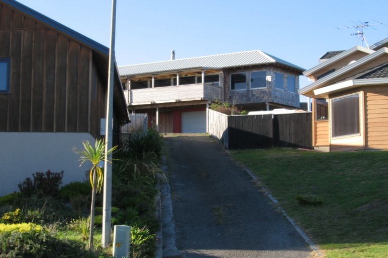Photo of property in 17 Major Durie Place, Waikanae Beach, Waikanae, 5036
