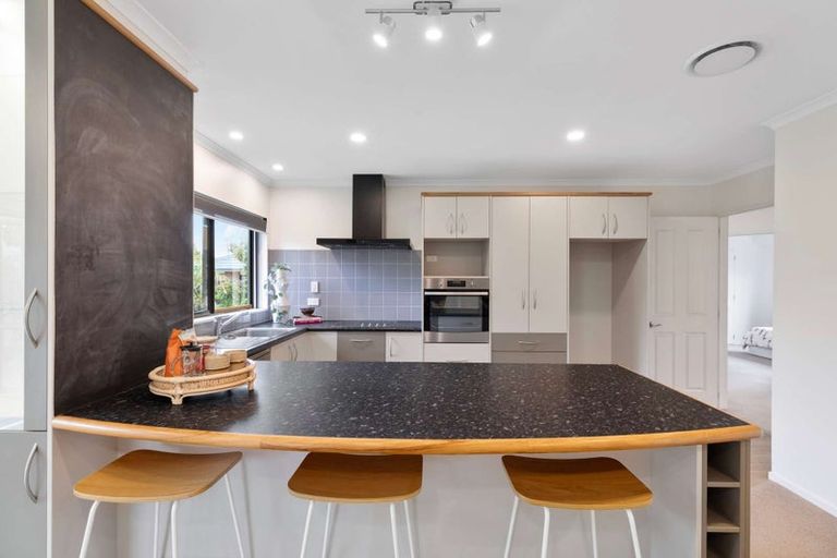 Photo of property in 7 Wroxton Place, Waiuku, 2123