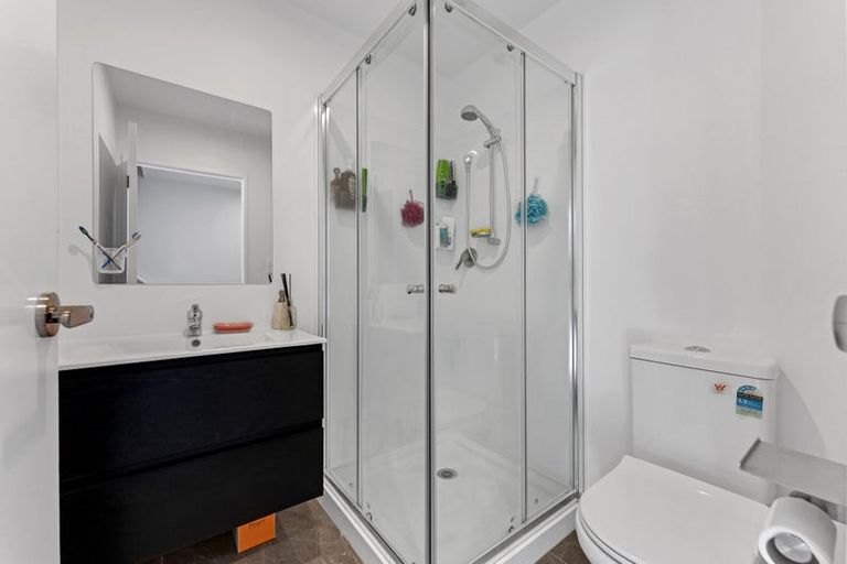 Photo of property in 2/119 Bruce Mclaren Road, Henderson, Auckland, 0612