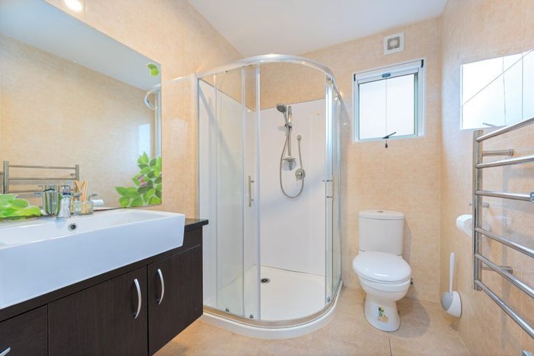 Photo of property in 9 Cityview Place, Massey, Auckland, 0614