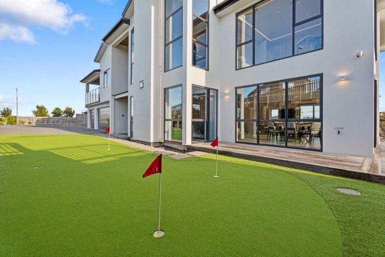 Photo of property in 8 Ridgelea Road, Long Bay, Albany, 0792