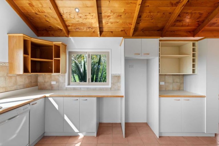 Photo of property in 1175 South Head Road, South Head, Helensville, 0874