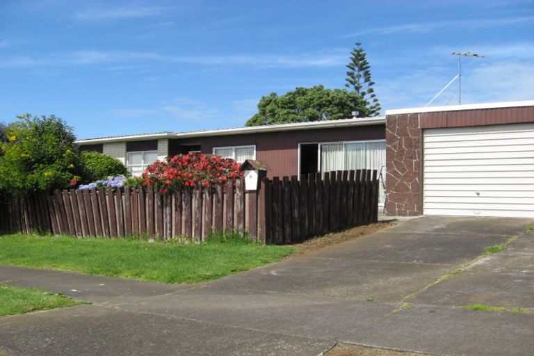 Photo of property in 8 Dunstall Place, Mangere Bridge, Auckland, 2022