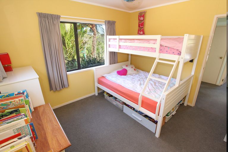 Photo of property in 11 East Street, Raglan, 3225