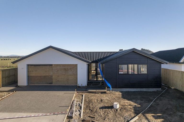 Photo of property in 39 Mehrtens Crescent, Woodend, 7691