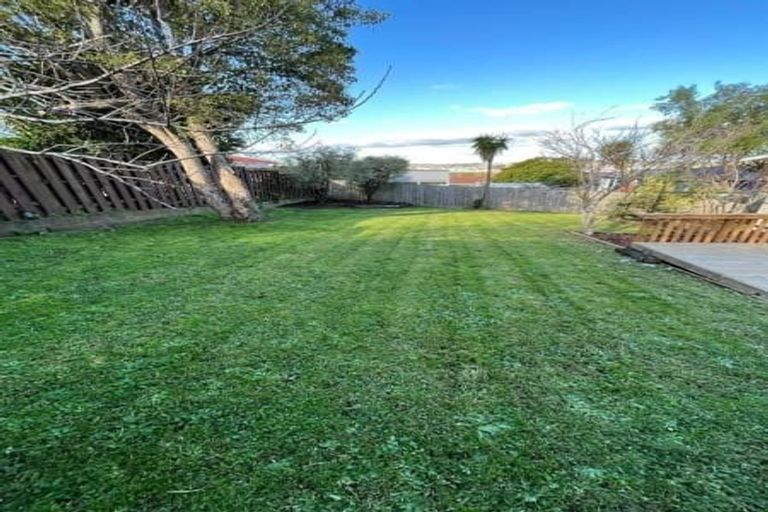 Photo of property in 9 Ellesmere Crescent, Pakuranga Heights, Auckland, 2010
