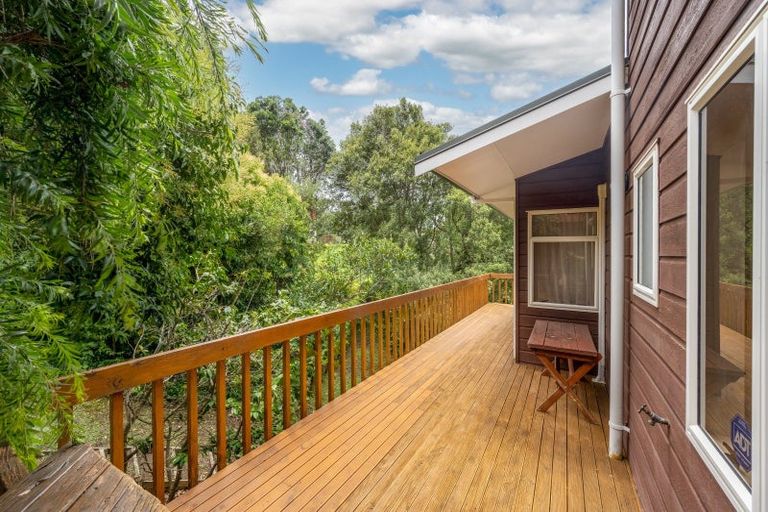 Photo of property in 18 Gibson Place, Mellons Bay, Auckland, 2014