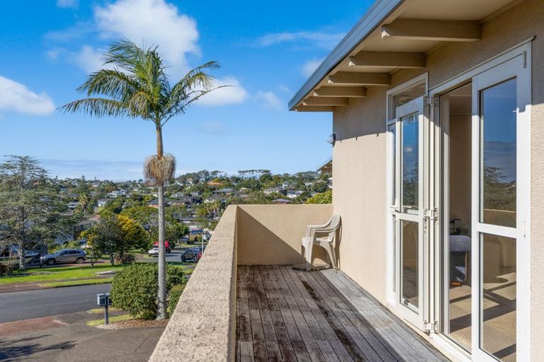 Photo of property in 1/1 Jeanette Place, Mairangi Bay, Auckland, 0630