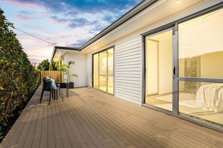 Photo of property in 107 Te Atatu Road, Te Atatu South, Auckland, 0610