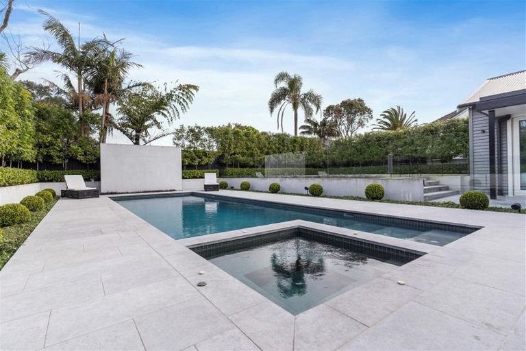 Photo of property in 12 Clifton Road, Hauraki, Auckland, 0622