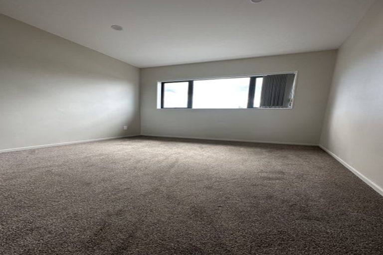 Photo of property in 13 Millcroft Lane, Ranui, Auckland, 0612