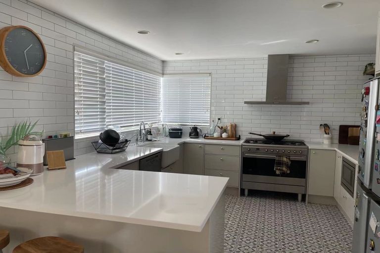 Photo of property in 2/31 Eversleigh Road, Belmont, Auckland, 0622