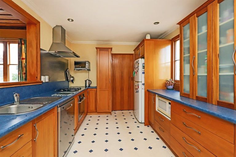 Photo of property in 27 Napier Terrace, Hospital Hill, Napier, 4110