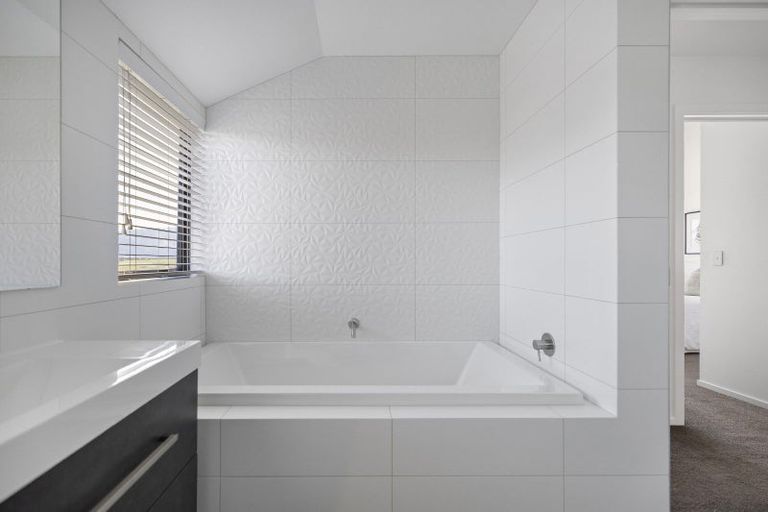 Photo of property in 9 Falconer Rise, Jacks Point, Queenstown, 9371