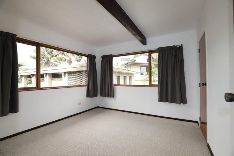 Photo of property in 11 Ganymede Place, Half Moon Bay, Auckland, 2012