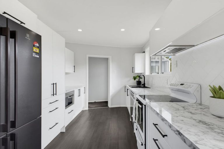 Photo of property in 2 Bromley Place, Westown, New Plymouth, 4310