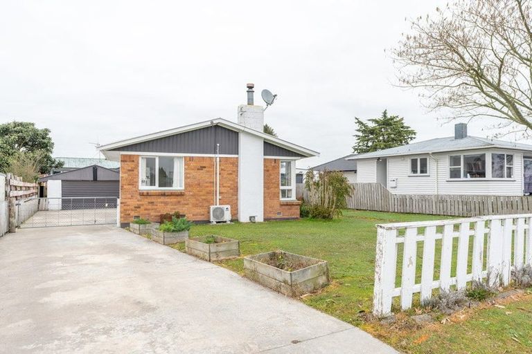 Photo of property in 77 Collins Road, Melville, Hamilton, 3206